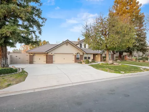 403 W Athens Ave, Clovis, CA 93611