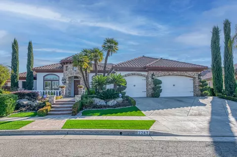 2243 E Carnoustie Ave, Fresno, CA 93730