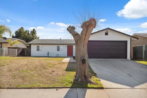 877 Sequoia Ave, Sanger, CA 93657