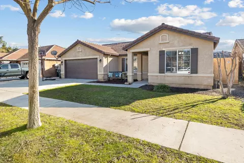 6315 W Clinton Ct, Visalia, CA 93291