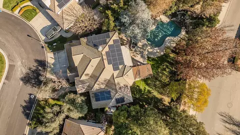 10527 N Pierpont Cir, Fresno, CA 93730