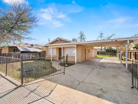 415 W Locust Ave, Pinedale, CA 93650