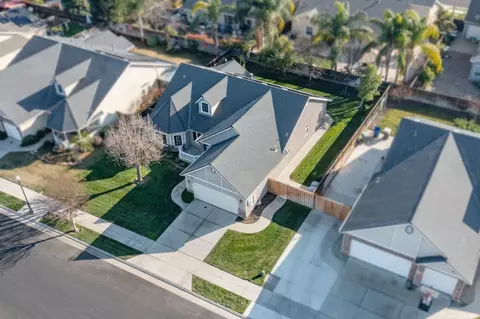 480 W Everglade Ave, Clovis, CA 93619