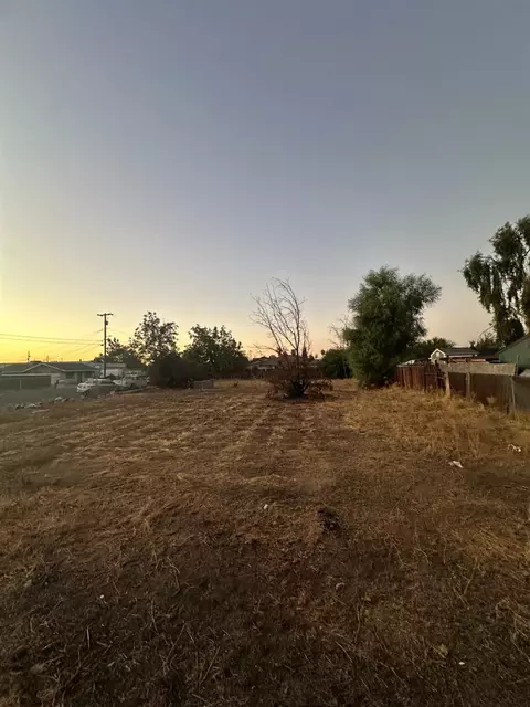 1370 N Rowell Ave, Fresno, CA 93703