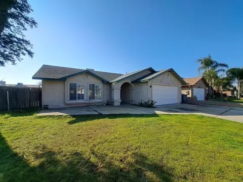 2627 N Almond St, Selma, CA 93662