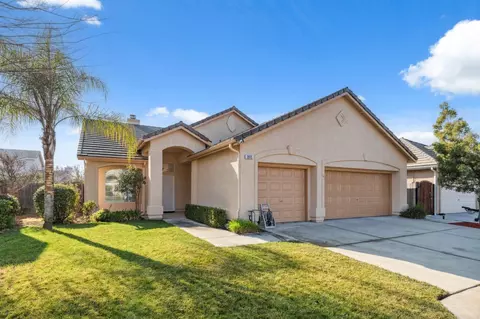 2815 E Deyoung Dr, Fresno, CA 93720