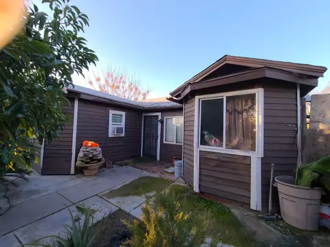 2225 E Lamona Ave, Fresno, CA 93703