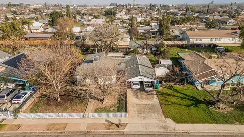 836 12th St, Orange Cove, CA 93646