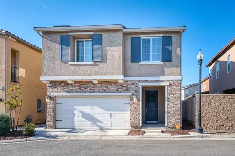 935 Lassen Ln W, Madera, CA 93636