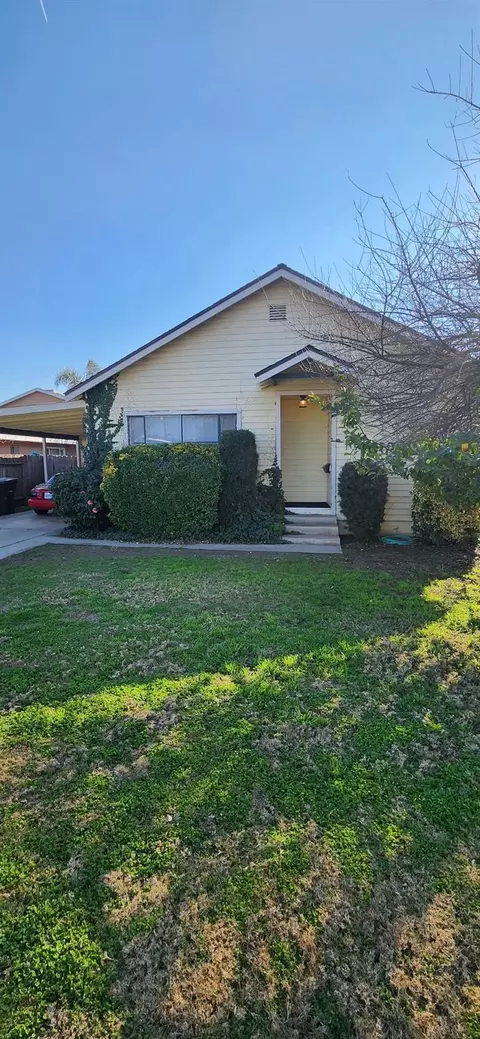 1080 Tulare St, Kingsburg, CA 93631