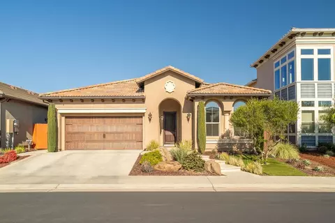 1682 E Benvenuto Dr, Fresno, CA 93730
