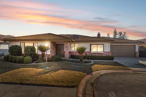 905 E Fallbrook Ave, Fresno, CA 93720