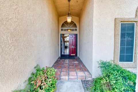 734 Laverne Ave, Clovis, CA 93611