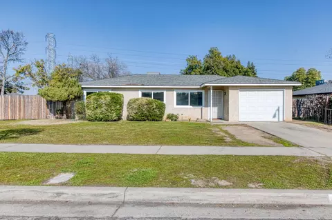 2424 W Norwich Ave, Fresno, CA 93705
