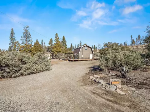 42730 Grey Squirrel Ln, Auberry, CA 93602