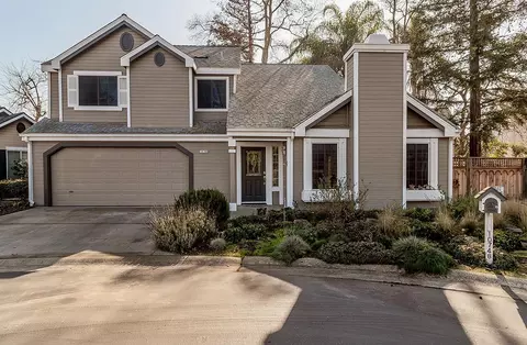 10748 N Windham Bay Cir, Fresno, CA 93730