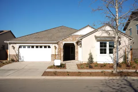 1167 Wildflower Dr, Madera, CA 93636
