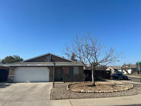 1518 Sonora St, Madera, CA 93638