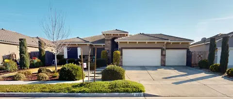 880 S Susan Ave, Kerman, CA 93630