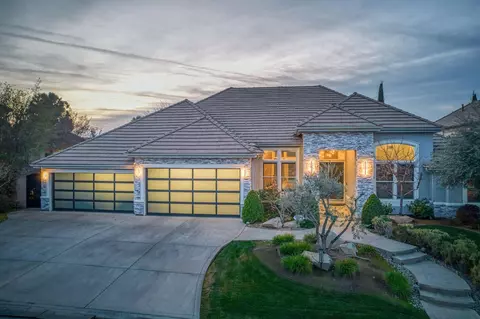 10537 N Inverary Ln, Fresno, CA 93730