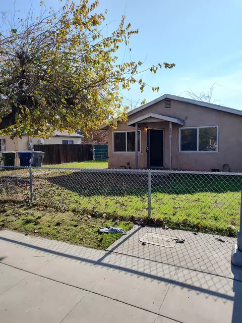 916 Adell, Madera, CA 93638