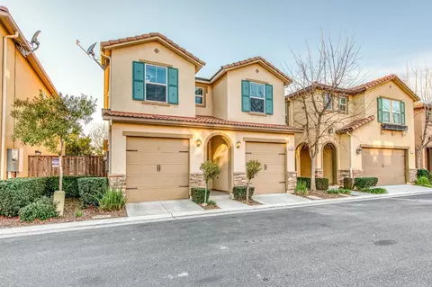 7039 N Harmony Dr, Fresno, CA 93711
