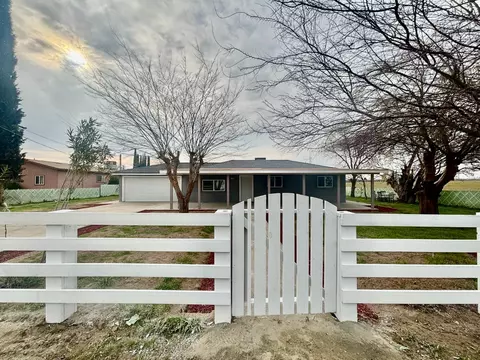 609 E Carillo Ave, Fresno, CA 93725