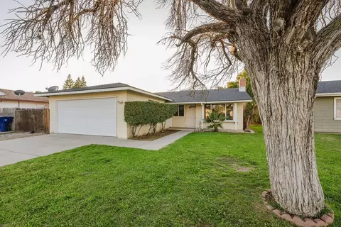 3082 Anderson Ave, Clovis, CA 93612