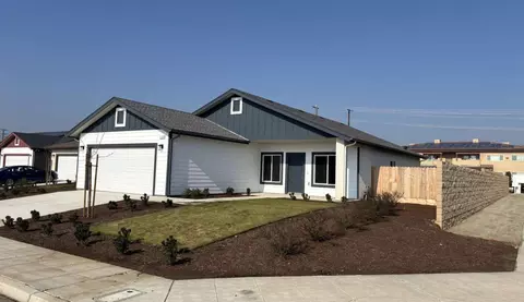 139 E Pitt Ave, Fresno, CA 93706