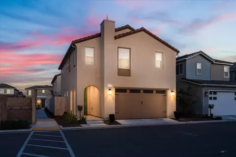2023 N Inverness Ln, Clovis, CA 93619