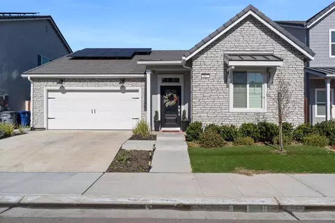 927 Kelso Ave, Clovis, CA 93619