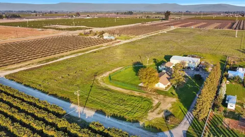 1136 S Del Rey Ave, Sanger, CA 93657
