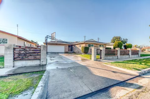 2929 N Hulbert Ave, Fresno, CA 93705