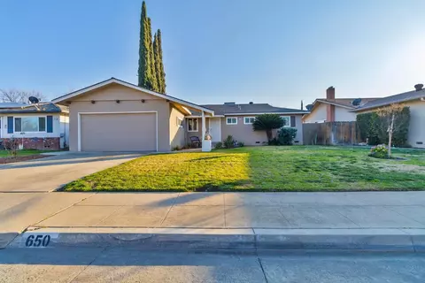 650 W Norwich Ave, Clovis, CA 93612
