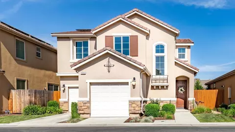3343 Monterosa Ln, Clovis, CA 93619