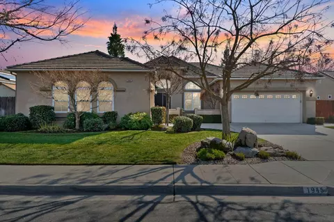 1945 N Jasmine Ave, Clovis, CA 93619