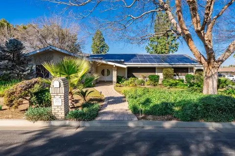 2093 Alamos Ave, Clovis, CA 93611
