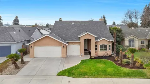282 W Kelly Ave, Clovis, CA 93611