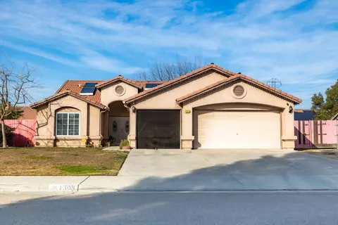 1308 Sarah St, Selma, CA 93662