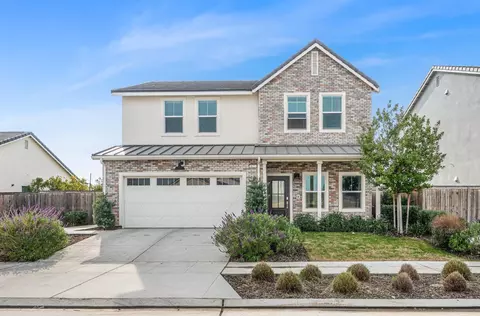 822 Heirloom Ave, Clovis, CA 93619