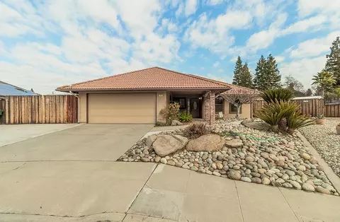2491 Purvis Ave, Clovis, CA 93611