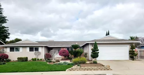 1855 Dennis Ave, Clovis, CA 93611