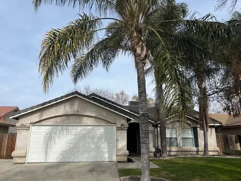 3357 Westgate Dr, Madera, CA 93637