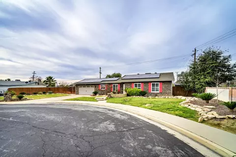 2820 Claremont Ave, Clovis, CA 93611