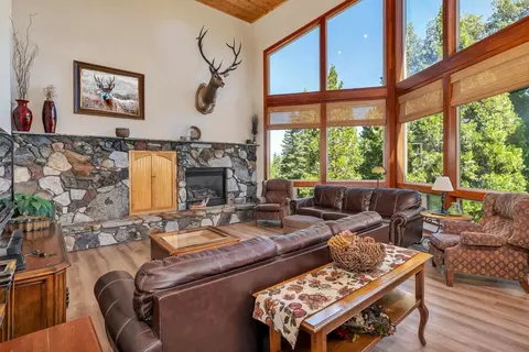 42389 Pinnacle Ln, Shaver Lake, CA 93664