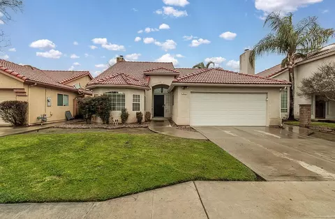 955 Robinson Ave, Clovis, CA 93612