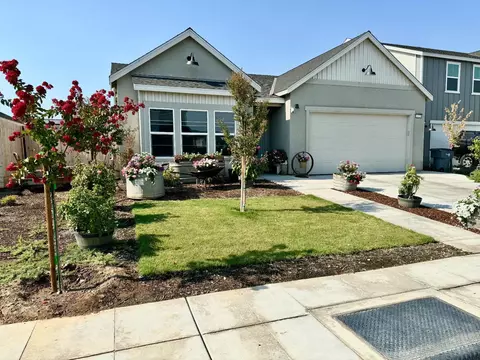 6325 E Robinson Ave, Fresno, CA 93727