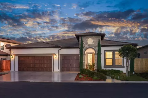 1713 E Benvenuto Dr, Fresno, CA 93730
