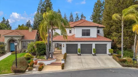 10322 N Sinclair Cir, Fresno, CA 93730