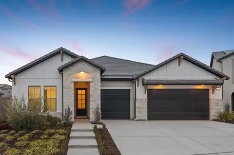 2605 N Annie Dr, Fresno, CA 93727